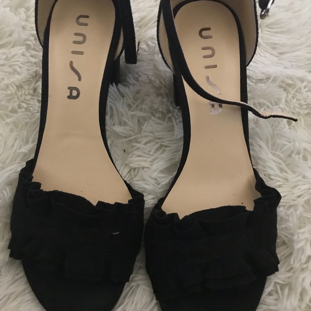 Ruffled unisa heels